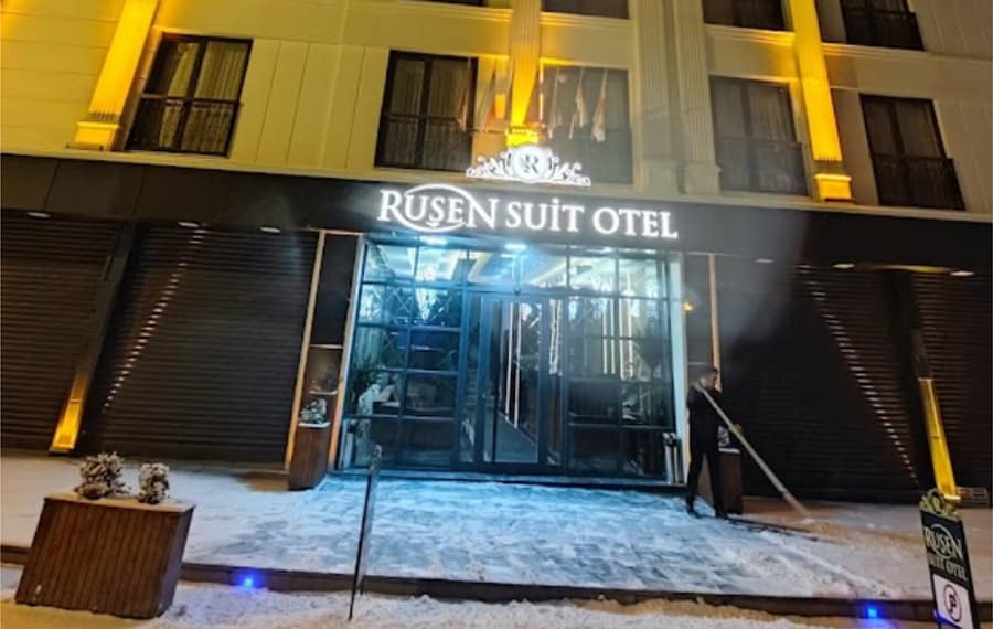رزرو روشن سوئیت وان - rusen suit van